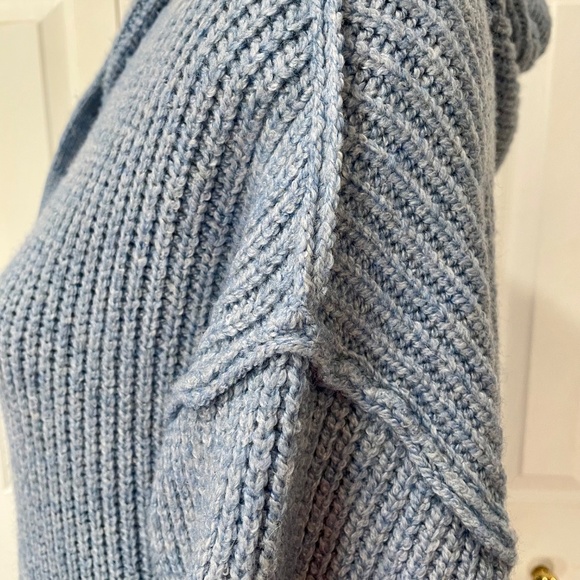 NWT American Eagle Cozy Blue Knit Hoodie Size Medium - Picture 4 of 10